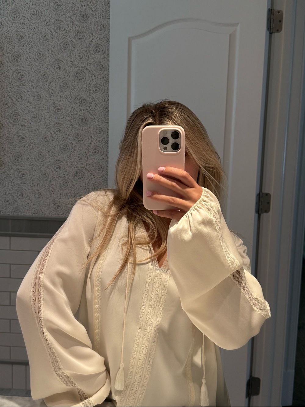 SILK cream Ellie Tahari top in size L with lace detailing on front and back